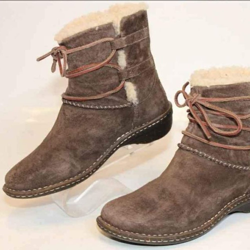 Like NEW UGG Australia Uggs Womens Caspia Brown Sheepskin Boots 3335 Size 8